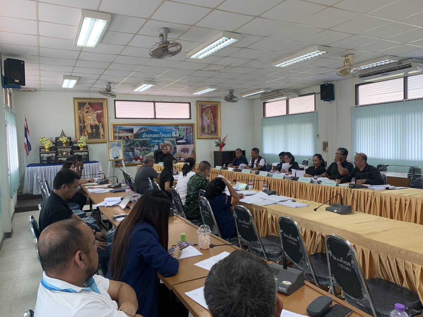 เข้าร่วมประชุมที่อำเภอตะโหมด เพื่อพิจารณาเงินเยียวยาน้ำท่วมที่ตำบลคลองใหญ่ประสบอุทกภัย เมื่อวันที่ 21 - 27 ธันวาคม 2568