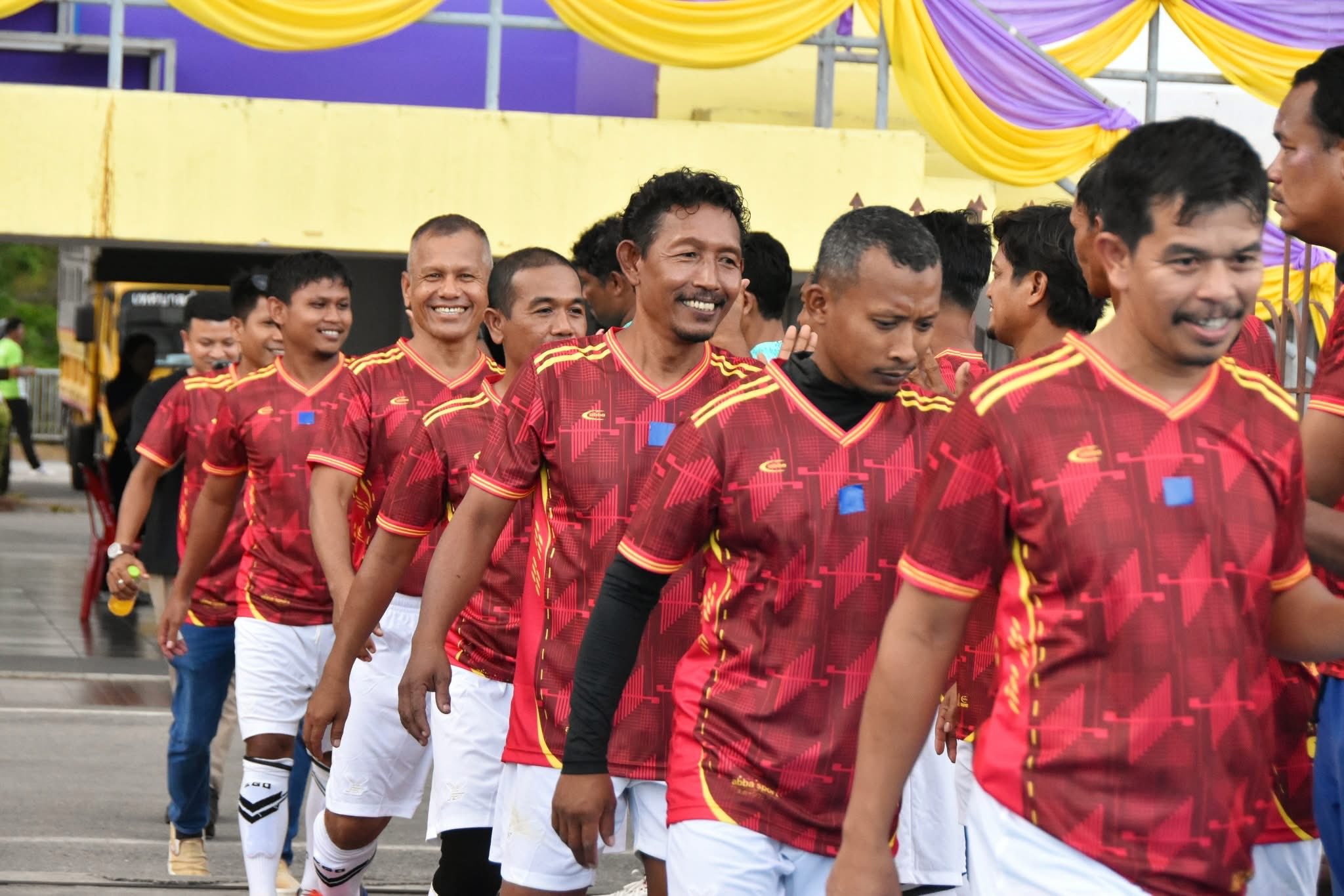 โครงการแข่งขันกีฬาท้องถิ่นสัมพันธ์ ครั้งที่ 9 โดยในวันนี้เป็นการแข่งขันฟุตบอลชาย ทต.คลองใหญ่ พบกับ ทต.นาขยาด