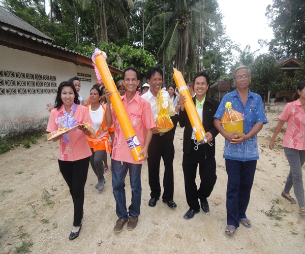 กิจกรรมสืบสานประเพณีสมโภชและแห่เทียนพรรษา ประจำปี 2557 โพสต์เมื่อ : 10 กรกฎาคม 2557