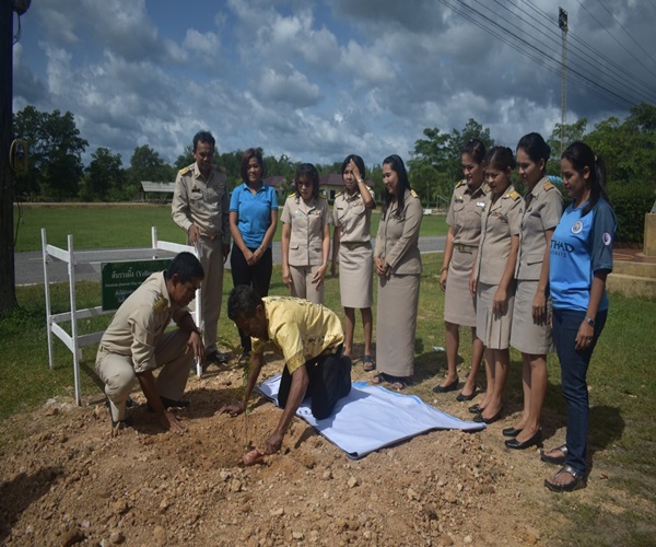 ร่วมปลูกต้นไม้ประจำรัชกาลที่ 10